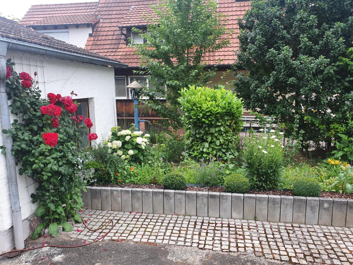 Kleines Bauernhaus Mit Nostalgischem Flair Rheinhausen Exterior foto